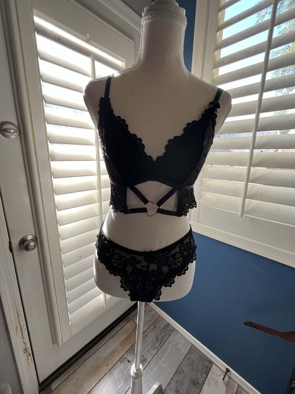 Seduluxe Floral Lace Cut-Out Heart Ring Linked 2-Piece Lingerie Set